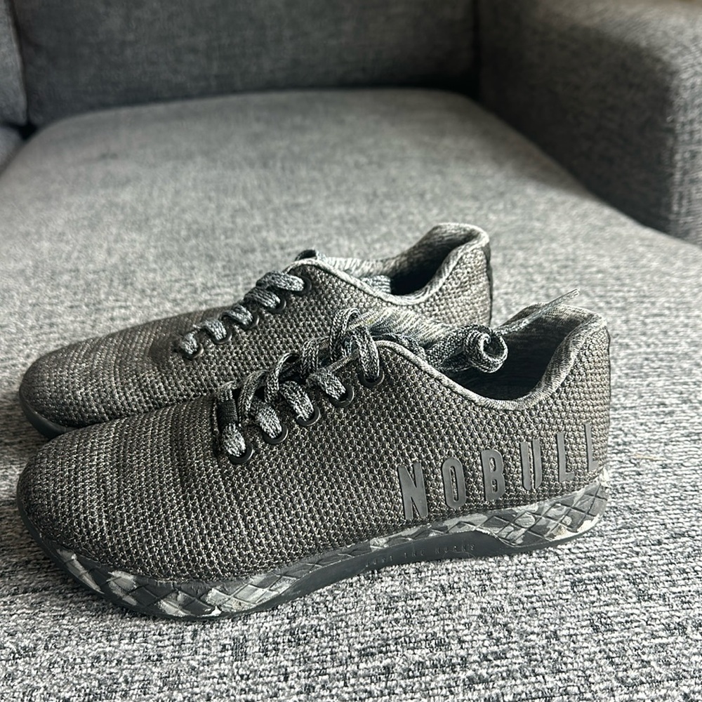 No Bull sneakers size 5.5 women’s